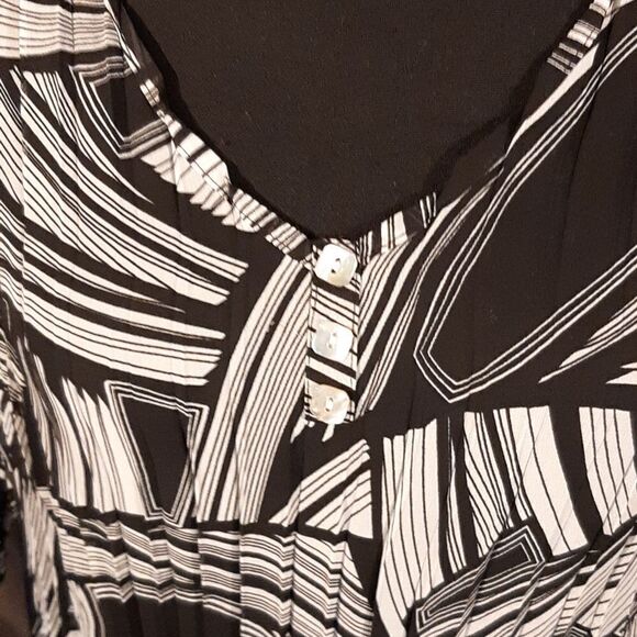 Cato Black and White Quarter Sleeve Sheer Shirt - Picture 2 of 9